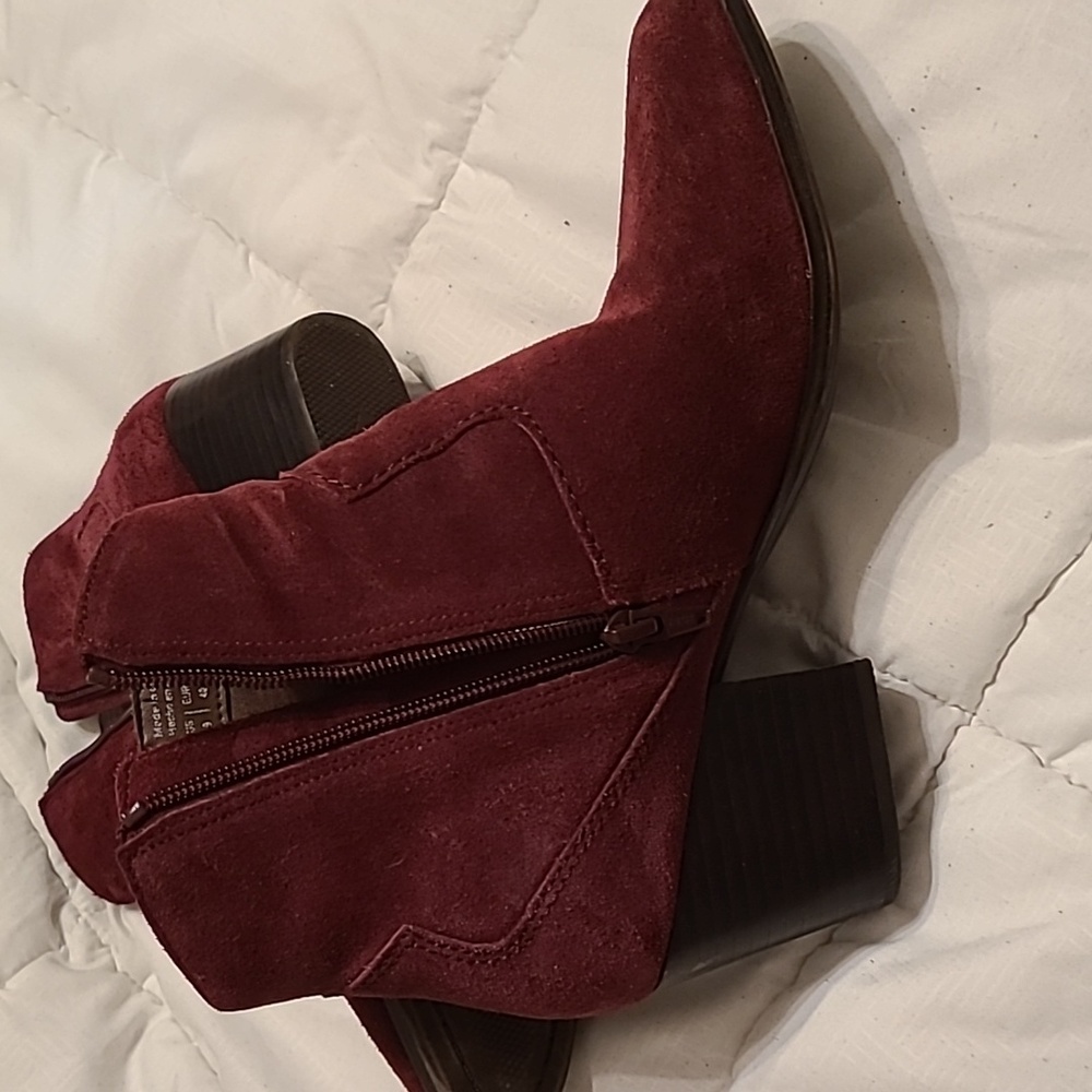 Women Booties - Picture 4 of 4